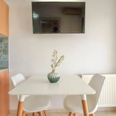1-bedroom In Apartment *