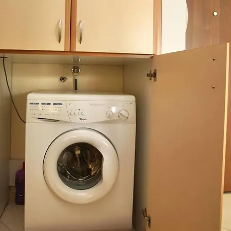 1-bedroom In Apartment *